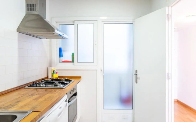 Bright and modern 4BD with terrace near Arc de Triomf