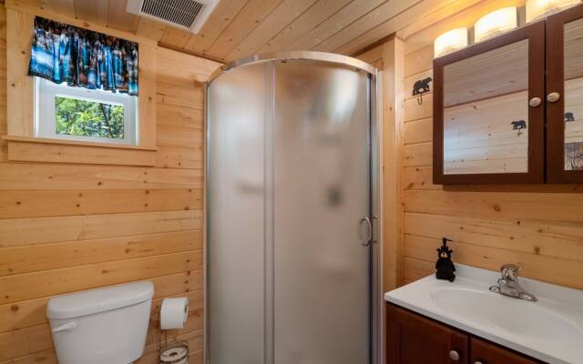 Moosehead Lodge 3 Bedroom Home by NW Comfy Cabins