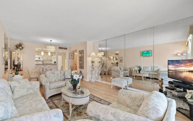 South Beach 302 by Vtrips