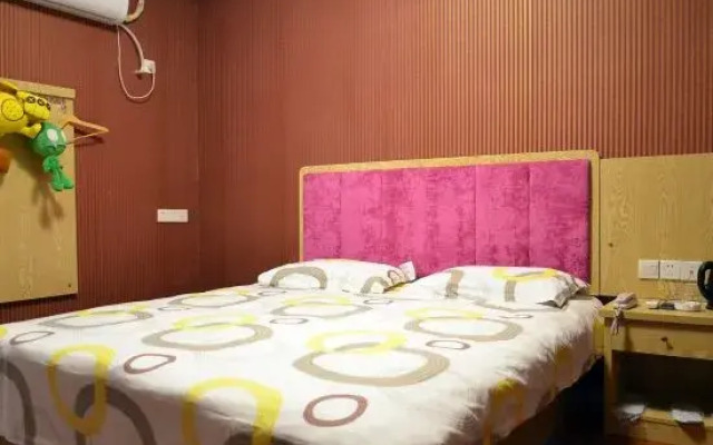 Wuhan Dreamer Theme Hotel (Textile University Shuguang Xingcheng Branch)