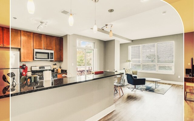 Downtown Midtown Apartments by NUOVO