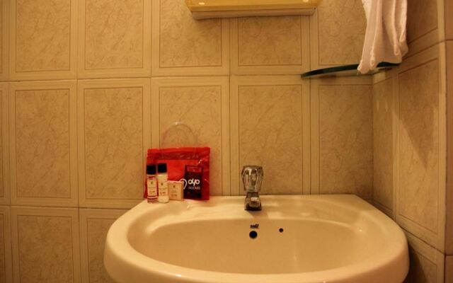 OYO 1065 Hotel HMR Royal Inn