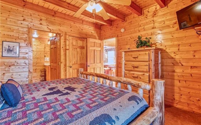 Smoky Mountain Retreat - Five Bedroom Cabin