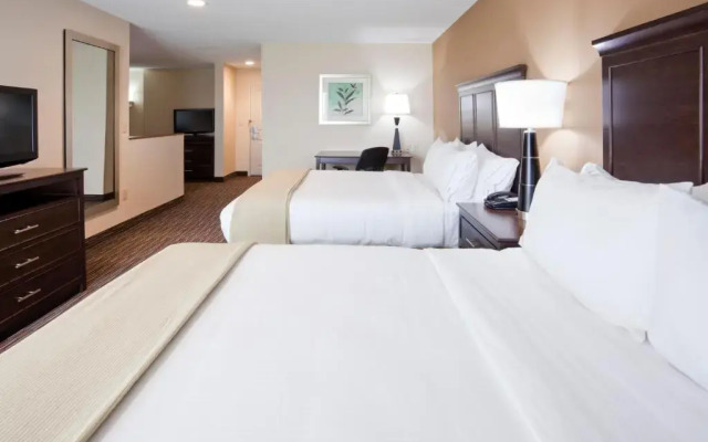 Holiday Inn Express & Suites Willmar by IHG