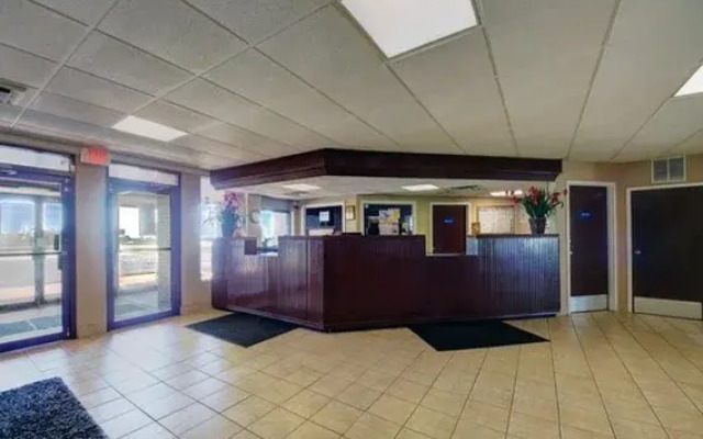 American Best Inn By OYO I-35 Perry near Lake McMurtry