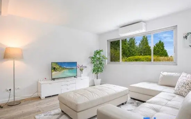 Collaroy 3Br Beach Home with Large Pool