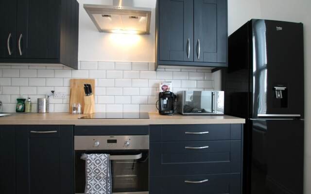 Dundee - 1 Bed - Sleeps 4 - Pet Friendly
