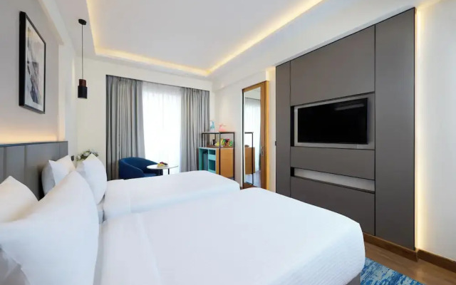 Iris Sarovar Portico
