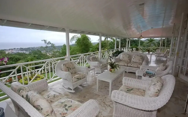 Stoneaway, 6BR by Jamaican Treasures