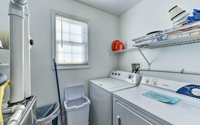 Wildwood Condo: Walk to Beach + Water Parks!