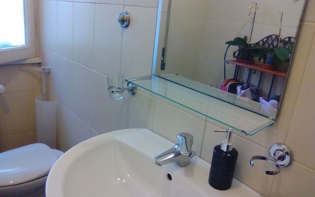 Appartamento via Ugo de Carolis