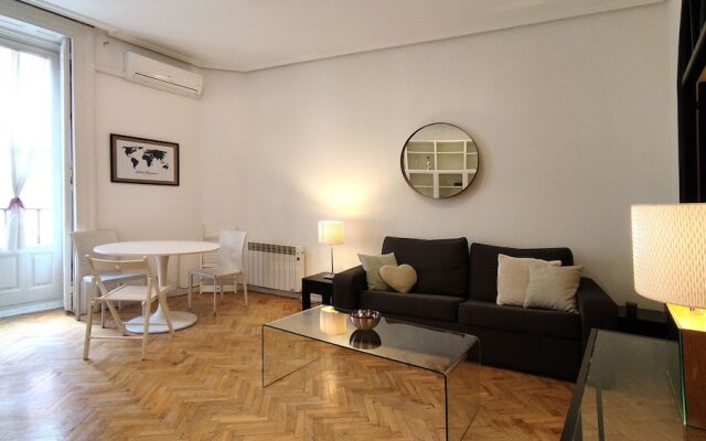 Exclusive Apartment In Paseo Del Prado