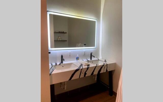 3E-Spacious 2 bedroom in Oakland, sleeps 8