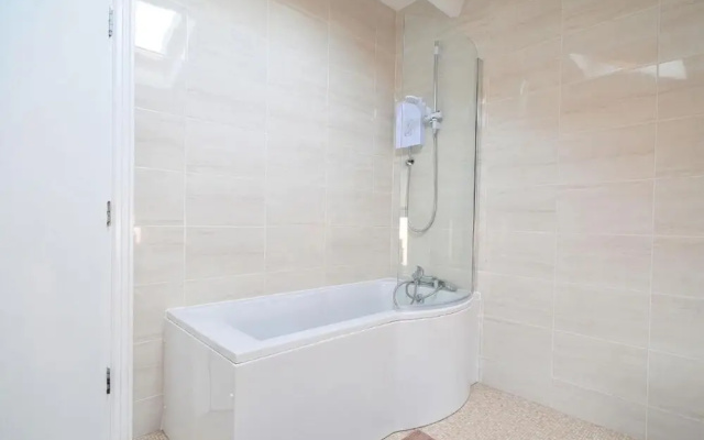 Brightwater Apartment for up to 6 Guests
