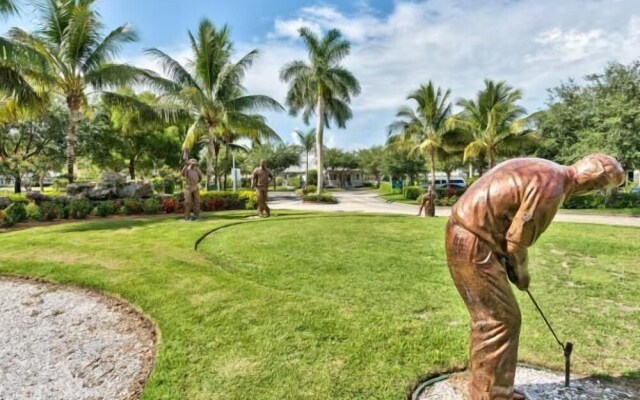 Solterra Vacation Rental: Luxury 3-BR Condo with Lake & Golf Views. Access to Luxury Pool, Hot Tub, and Golf Courses at Lely Resort. Close to Naples Beaches, 5th Avenue S, and Marco Island