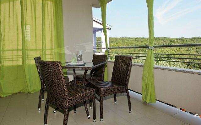 Spacious Apartment With Covered Terrace & Sea View