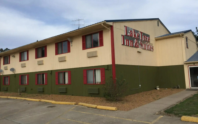 Laketree Inn & Suites Marion