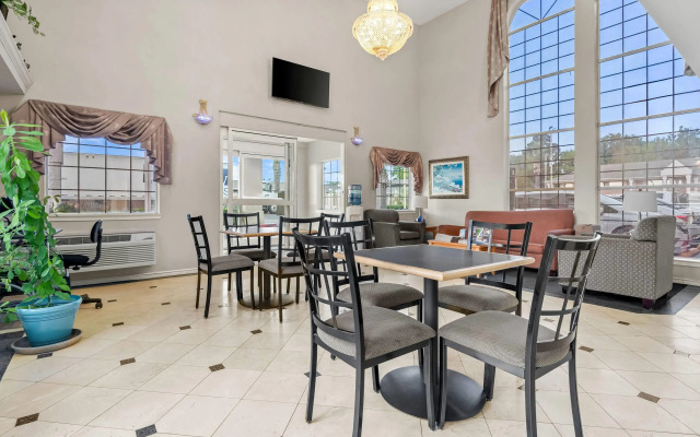 Days Inn by Wyndham Nacogdoches/SFA University/Downtown