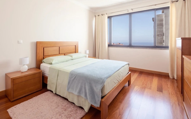 25 - Elegant apartment with Seaviews