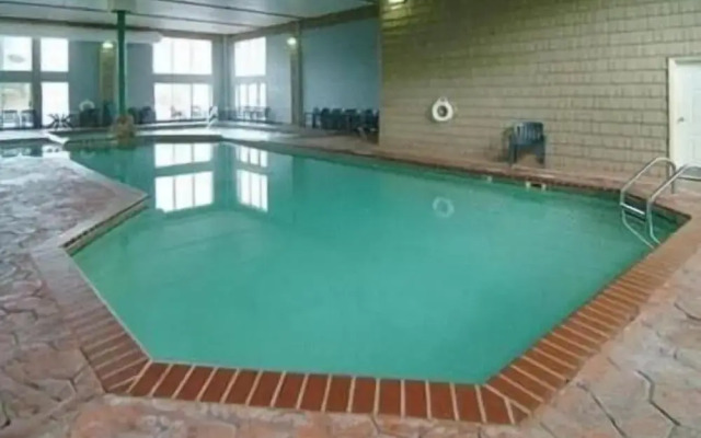 Crown Choice Inn & Suites Lakeview & Waterpark