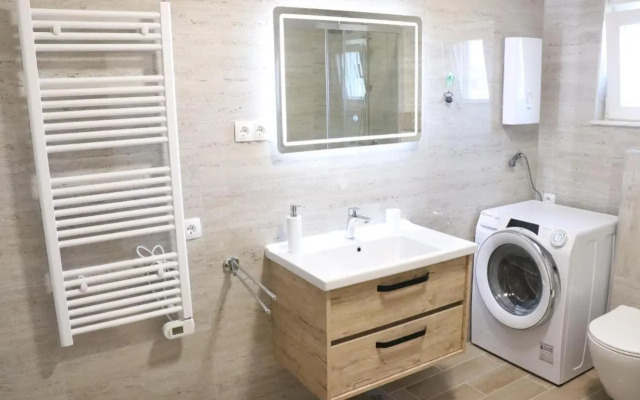Apartment MARY- 2 free parking, near Mall of Split