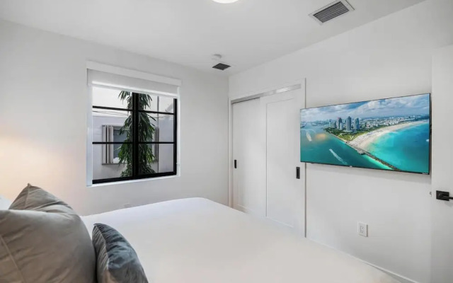 Lux Retreat By Renzzi