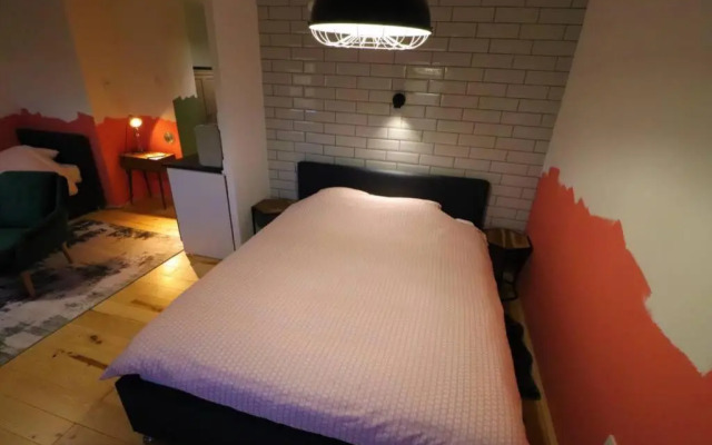Room Emma,between bus and train station,Netflix,speed Wi-Fi