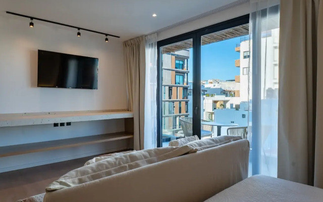 Kumaru 303 1 Bedroom Condo by RedAwning