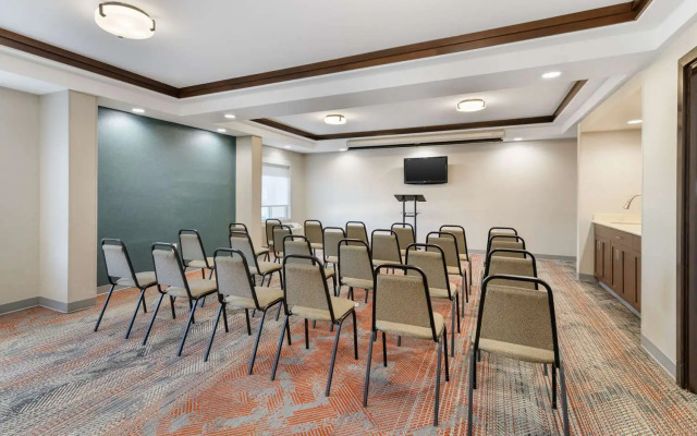 Comfort Inn Manchester Airport