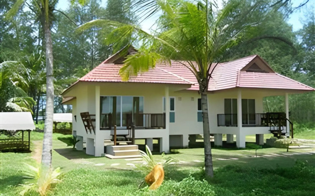Pranee Beach Bungalows