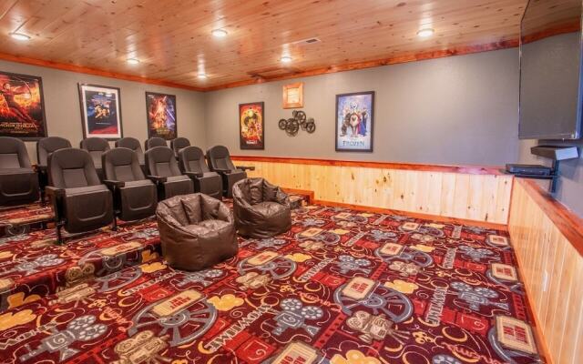 .lookout Lodge 6 Bedroom Cabin