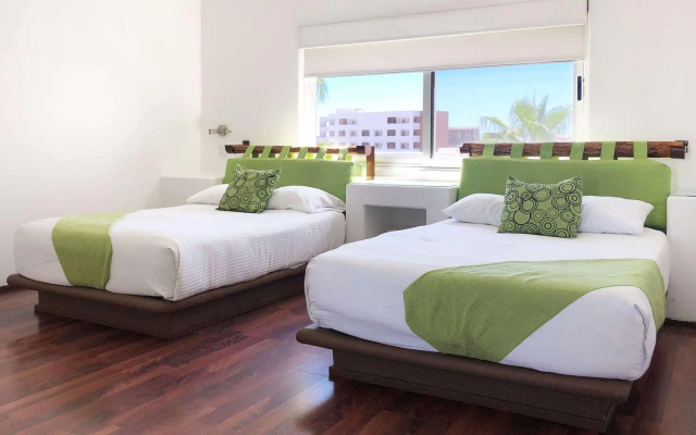 Seven Crown Express & Suites by Kavia