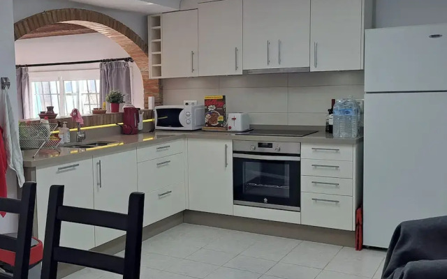 2 Bed Villa - Sleeps 5 - Private Pool & Garden