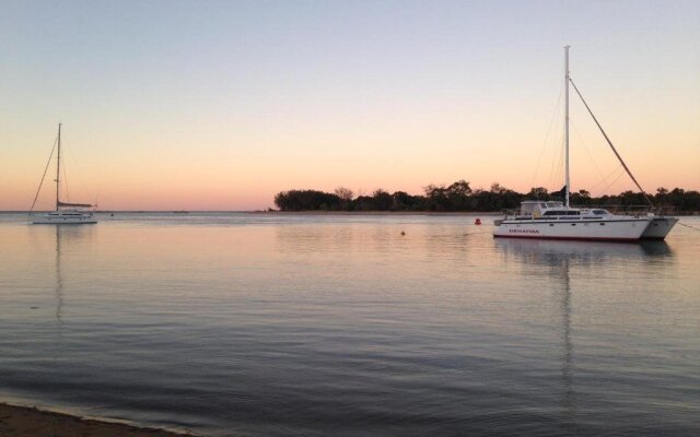 Boyne Island Motel and Villas