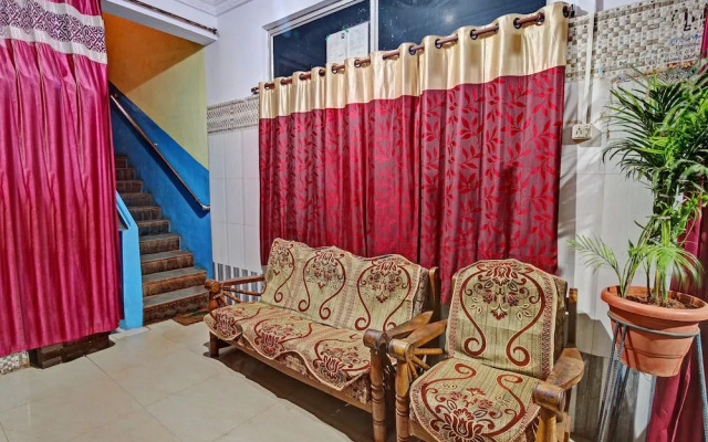 SPOT ON 38681 Sai Palace Lodging & Boarding