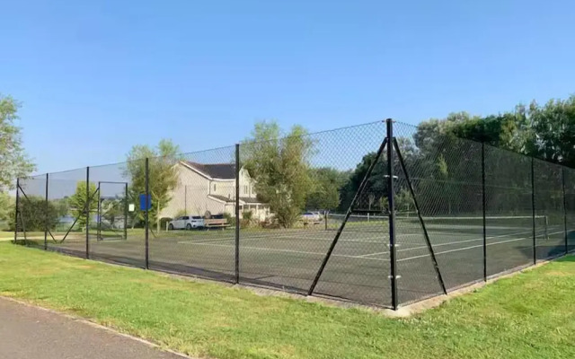 Cotswolds Lakeside Home-Summer Lake