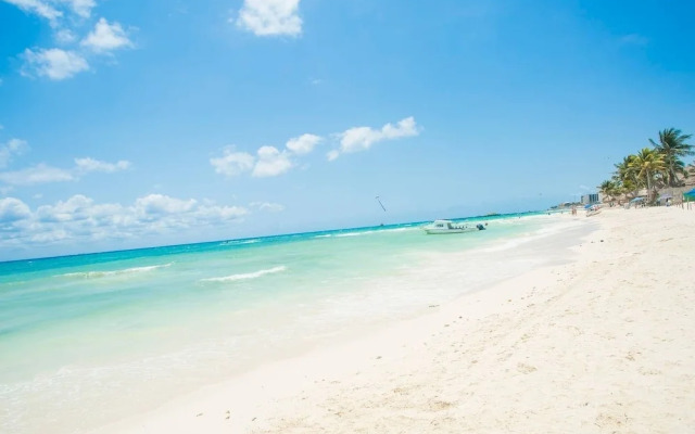 1BR Condo - Best Location! Pool+beach! Sleeps 4!!