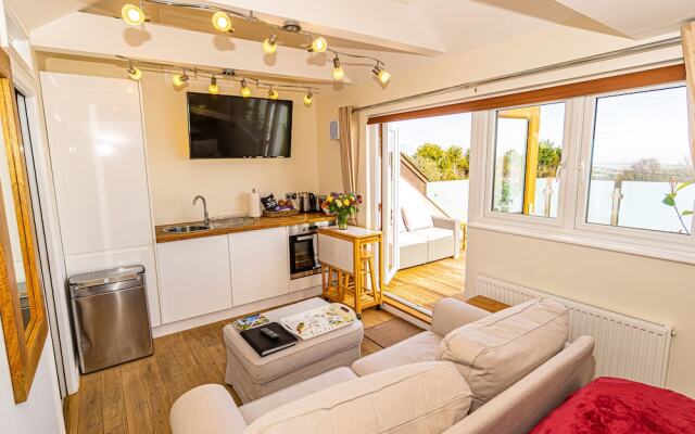 Sea View Holiday Flat - Covehurst Bay