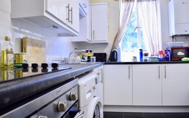 Modern 3 Bedroom Flat in Southwark