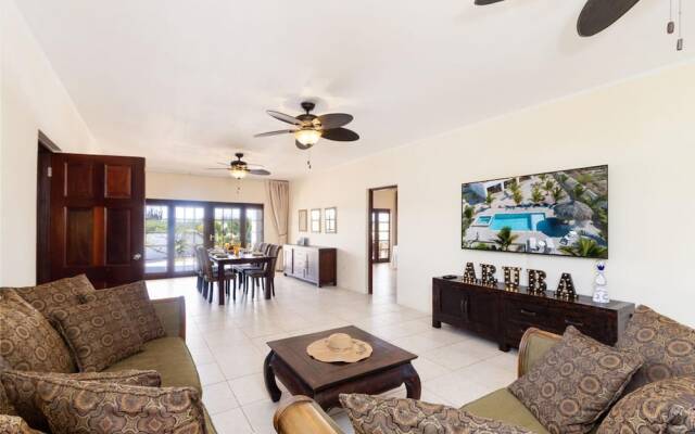 Beautiful 3br2 5BA Villa w Pool Close 2 Baby Beach