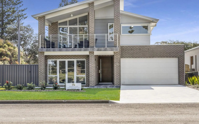 SEA MIST Gerringong 4pm Check Out Sundays