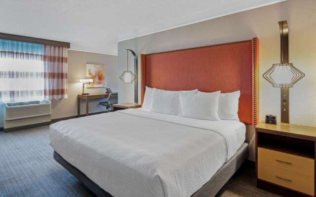 La Quinta Inn & Suites by Wyndham San Francisco Airport N