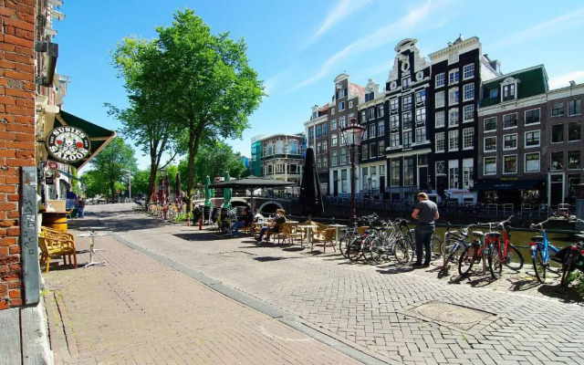 Cosy apartment right in the city center with AIRCO!