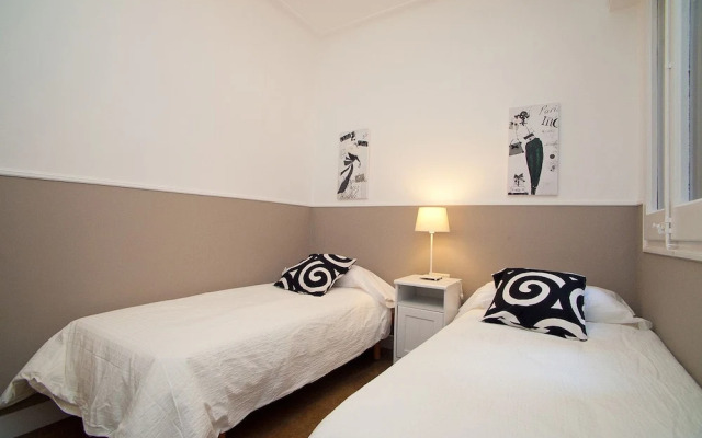 Cute & Spacious Eixample Apartment