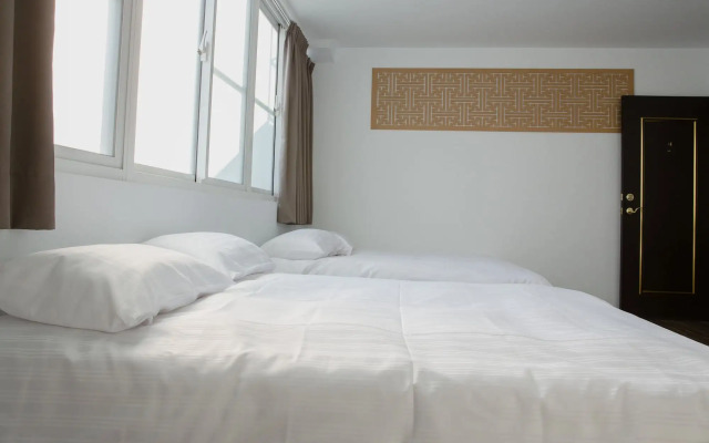 Royal Group Motel Tainan Branch