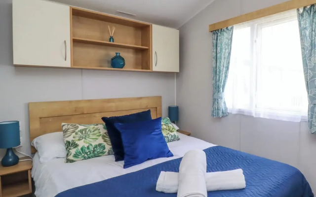2 Sea View Lodge