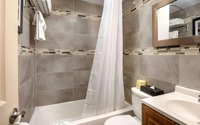 Downtown Hollywood Gardens Inn & Suites