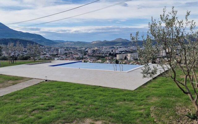 Uphill Glavanovic Pool Villa