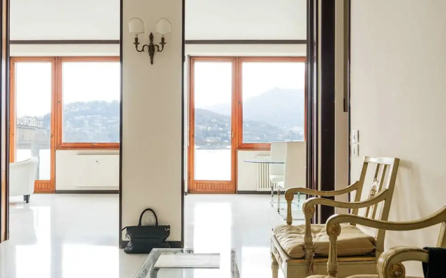 Piazza Cavour Lake View