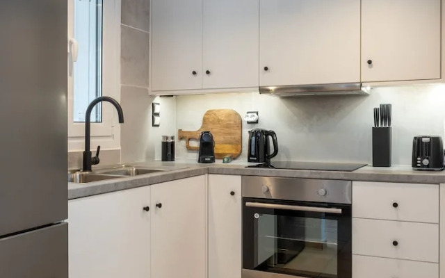 Kournas-sleeps8-parking-garden-pool-petfriendly